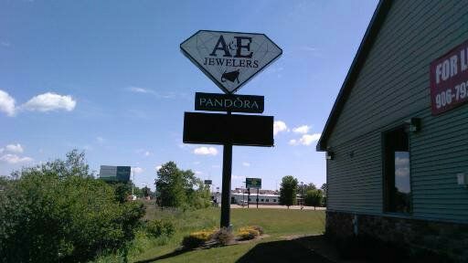 2081 Old Peshtigo Rd, Marinette, WI 54143